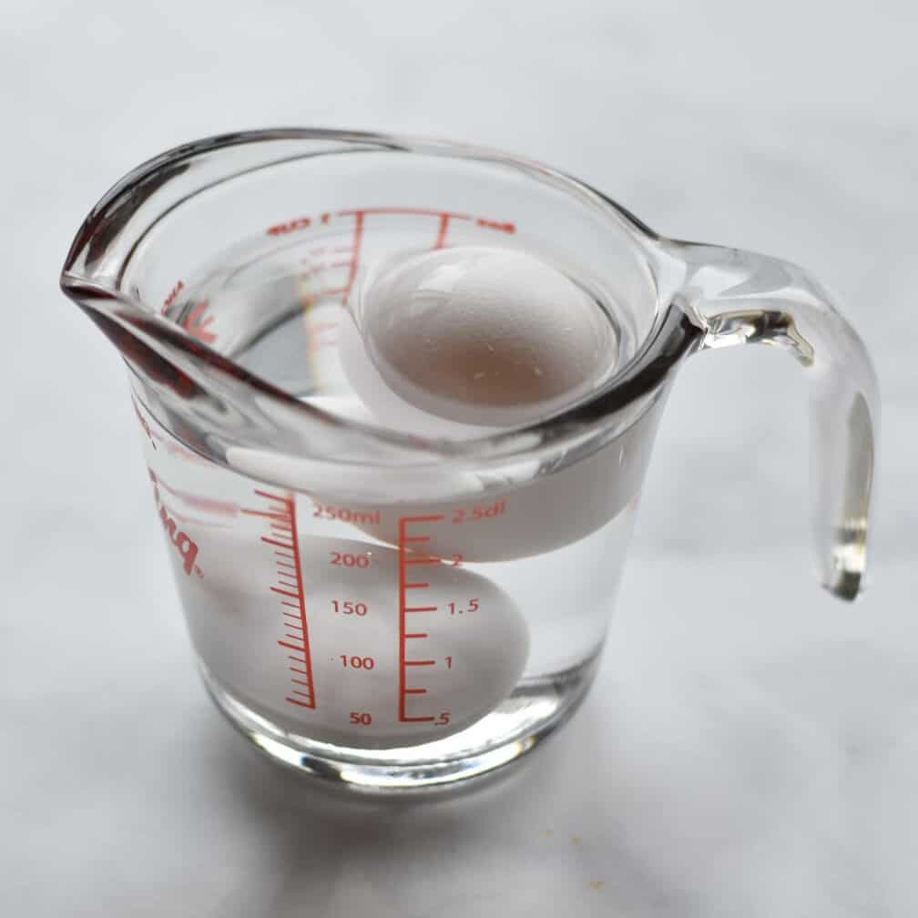 egg warming in measuring cup