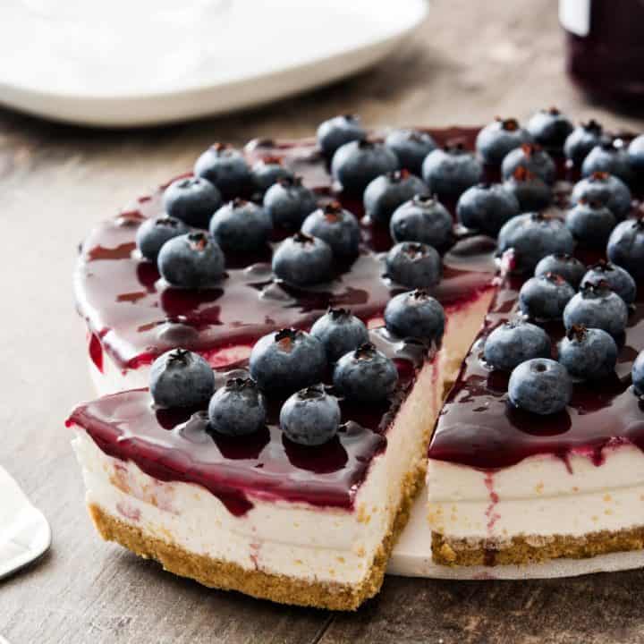 closeup image of blueberry cheesecake