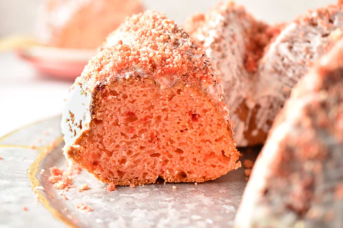 closeup image of strawberry oreo crunch pound cake.